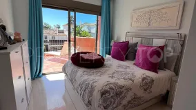 Apartamento con 2 dormitorios en venta en Estepona