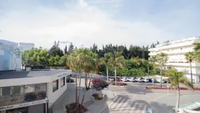 Estepona Ciudad, apartamento con 3 dormitorios a la venta