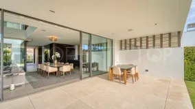 Villa pareada en venta de 4 dormitorios en Nueva Andalucia