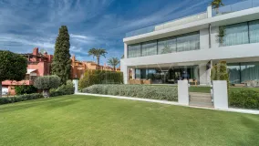 Villa pareada en venta de 4 dormitorios en Nueva Andalucia