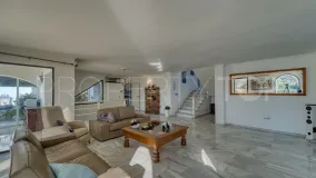 For sale villa in Nueva Andalucia with 4 bedrooms