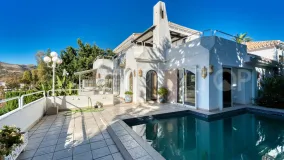 For sale villa in Nueva Andalucia with 4 bedrooms