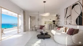 Buy apartment with 3 bedrooms in Estepona