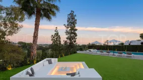 5 bedrooms Nueva Andalucia villa for sale