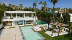 For sale villa with 4 bedrooms in Marbella