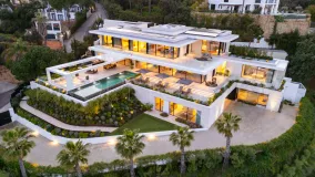 For sale villa in Marbella with 8 bedrooms