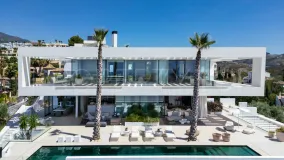 Villa for sale in Marbella with 6 bedrooms