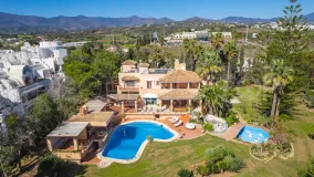 Buy Estepona 8 bedrooms villa
