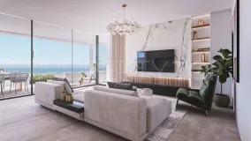 For sale 4 bedrooms apartment in Estepona