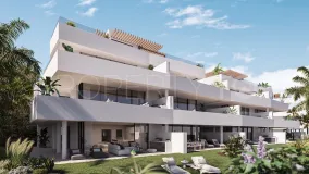 For sale 4 bedrooms apartment in Estepona