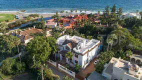 For sale Estepona villa with 7 bedrooms