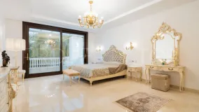 For sale Estepona villa with 7 bedrooms