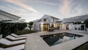 Villa a la venta en Marbella con 5 dormitorios
