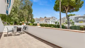 Comprar apartamento con 3 dormitorios en Nueva Andalucia