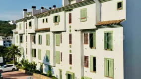 Ground floor apartment with 3 bedrooms for sale in Alcaidesa Costa