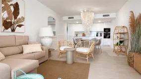 Apartamento planta baja con 3 dormitorios a la venta en Estepona