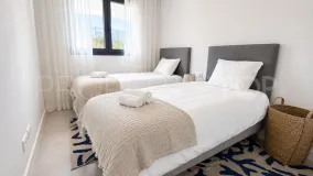 Apartamento planta baja con 3 dormitorios a la venta en Estepona