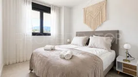 Apartamento planta baja con 3 dormitorios a la venta en Estepona