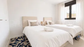 Apartamento planta baja con 3 dormitorios a la venta en Estepona