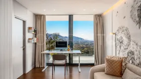 Villa de 6 dormitorios en venta en Marbella Este