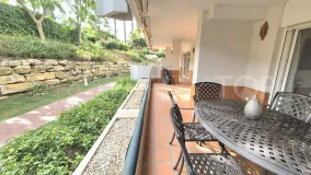 Comprar apartamento planta baja en Campos de Guadalmina con 2 dormitorios