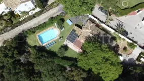 Villa en venta con 5 dormitorios en Elviria
