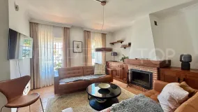 Estepona Centro, adosado con 5 dormitorios en venta