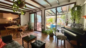 Estepona Centro, adosado con 5 dormitorios en venta
