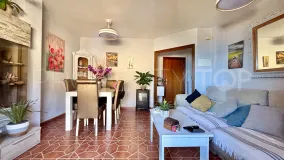 Apartamento con 3 dormitorios en venta en Estepona Centro