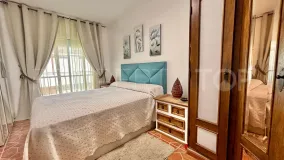 Apartamento con 3 dormitorios en venta en Estepona Centro