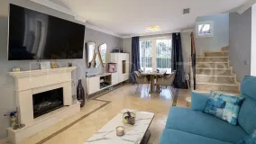 Buy town house in Aloha Lake Village