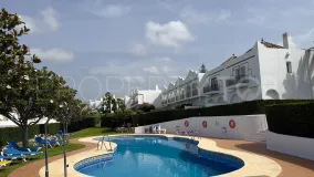 Se vende pareado en Aloha con 4 dormitorios