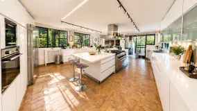 Villa en venta con 5 dormitorios en Guadalmina Baja