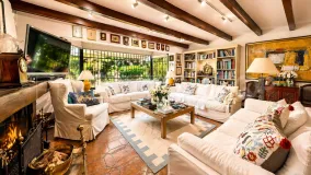 Villa en venta con 5 dormitorios en Guadalmina Baja
