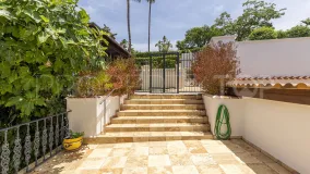 Las Chapas 4 bedrooms villa for sale