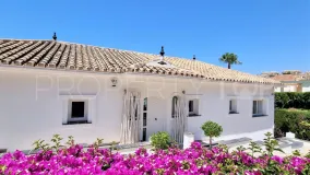 For sale villa in Elviria