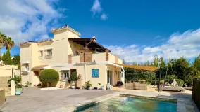 6 bedrooms villa for sale in Estepona
