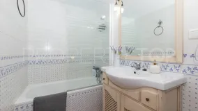 Buy ground floor apartment with 3 bedrooms in Estepona Centre