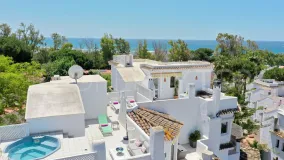 Penthouse with 5 bedrooms for sale in Elviria
