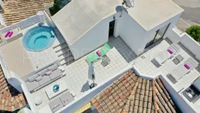 Penthouse with 5 bedrooms for sale in Elviria