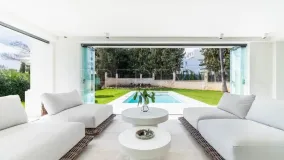 For sale 4 bedrooms villa in Nueva Andalucia