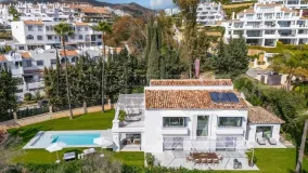 For sale 4 bedrooms villa in Nueva Andalucia