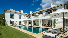 Villa for sale in Cascada de Camojan