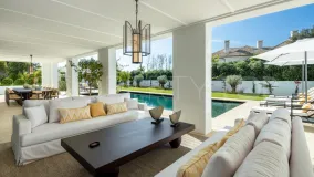 Villa for sale in Cascada de Camojan