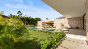 Buy Las Lomas del Marbella Club villa with 5 bedrooms
