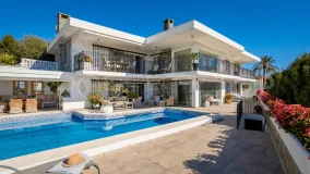 For sale Nueva Andalucia villa with 4 bedrooms
