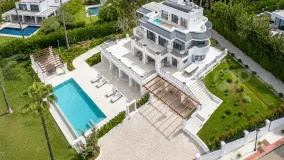 Villa for sale in Las Brisas with 6 bedrooms