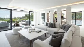 5 bedrooms villa in Nueva Andalucia for sale