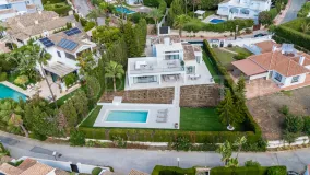 Villa for sale in Elviria