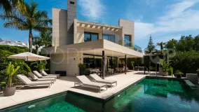 Villa con 6 dormitorios en venta en Nueva Andalucia